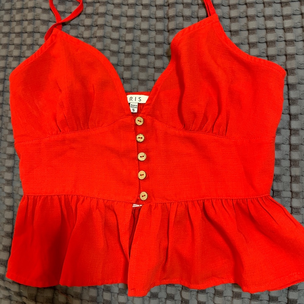 Cute red cropped flowy tank